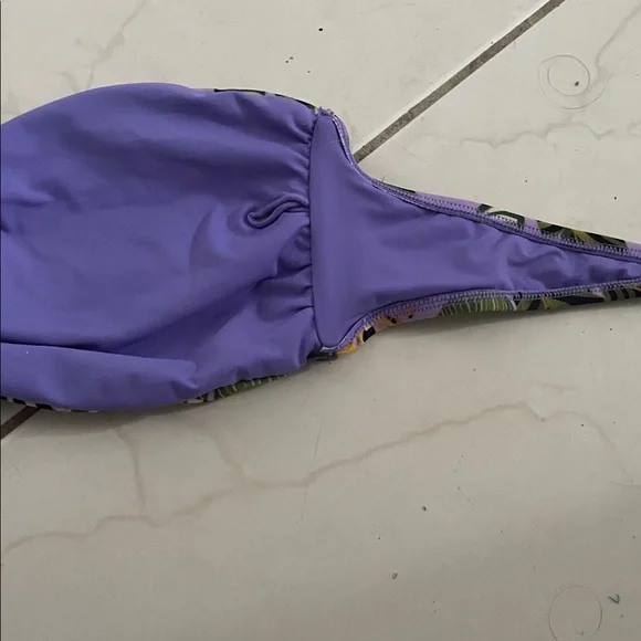 Farm Rio Bikini Set XL top & bottom 
Missing strap & pads in bra - Picture 6 of 16